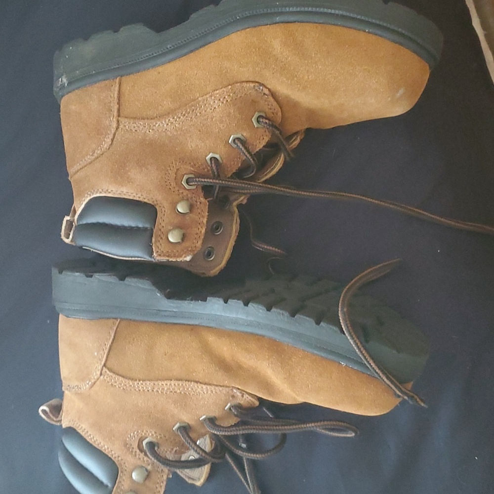 Men's Boots - Picture 2 of 3